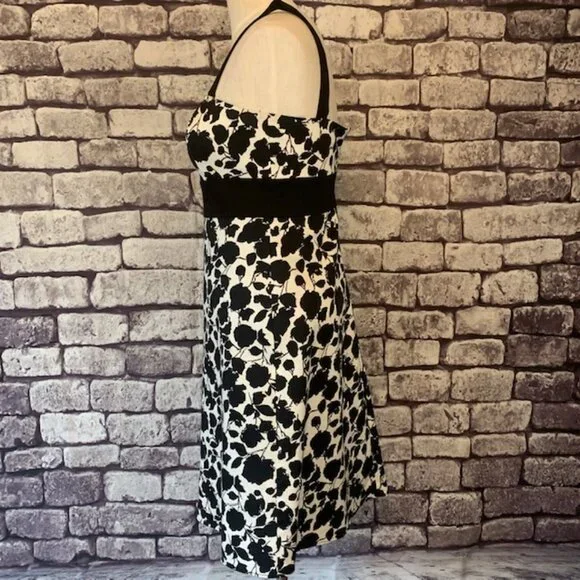 BCBG Black & White Dress Size 8 - Picture 5 of 12